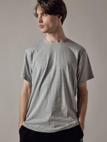 Maglietta 'Girocollo' di OWN Off With Nature in grigio: frontale