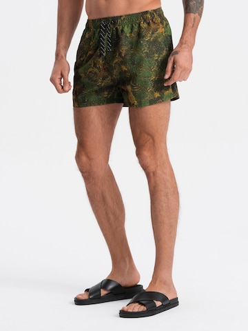 Ombre Badeshorts 'W318' in Grün: Vorderseite