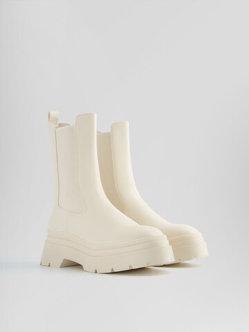 Boots chelsea di Bershka in beige