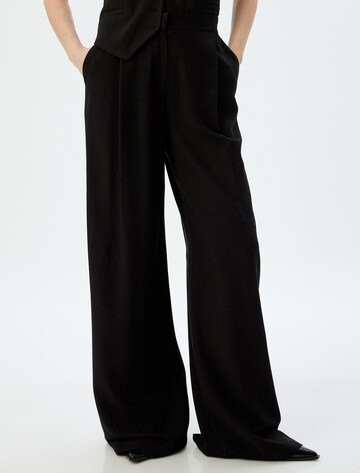 Koton Wide leg Pleat-front trousers in Black: front