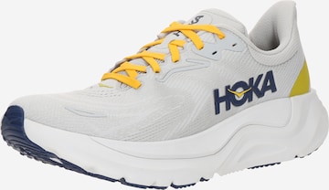 Chaussure de course 'ARAHI 8' HOKA en gris : devant