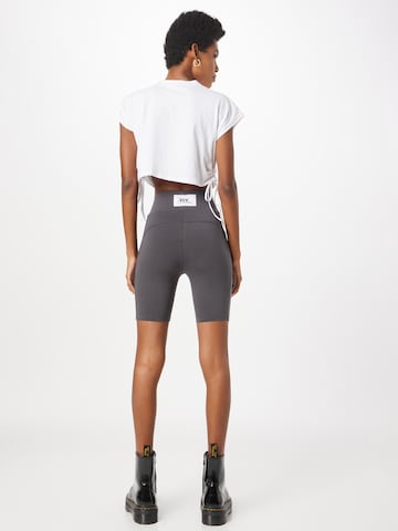The Couture Club Skinny Shorts in Grau