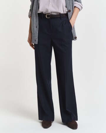 GANT Slim fit Trousers with creases in Blue: front