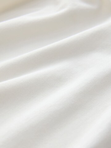 Tricou de la Next pe alb