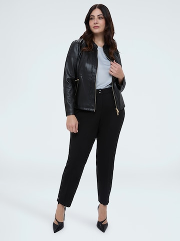 regular Pantaloni di Fiorella Rubino in nero