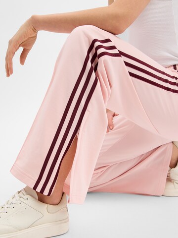 ADIDAS ORIGINALS Regular Trousers 'Sanpin Maroon' in Pink