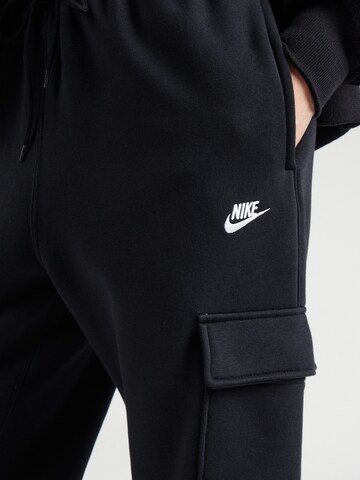Nike Sportswear Tapered Cargo nadrágok 'Club' - fekete