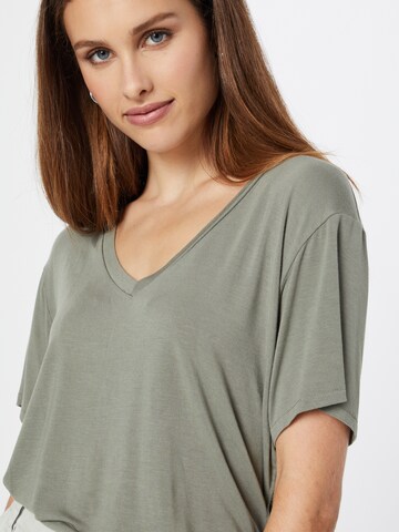 Tricou de la American Eagle pe verde