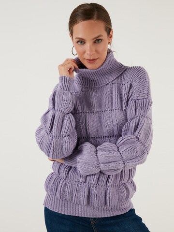 Pullover di LELA in lilla: frontale