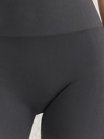 Trendyol Skinny Leggings i grå