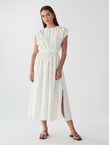Abito 'Carol' di Willa in bianco
