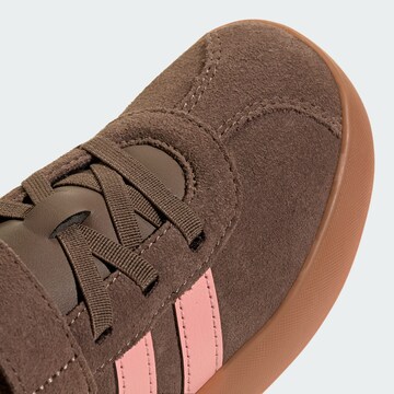 ADIDAS SPORTSWEAR - Sapatilhas 'VL Court 3.0' em castanho