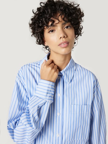 Camicia da donna 'Sissy' di A LOT LESS in blu