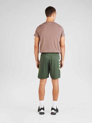 Hummel Regular Sportshorts 'Topaz' in Grün