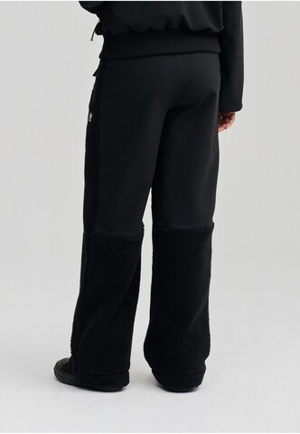 elho - regular Pantalón en negro