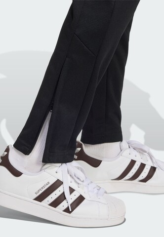 ADIDAS PERFORMANCE Štandardný strih Športové nohavice 'Tiro 26 Essentials' - Čierna