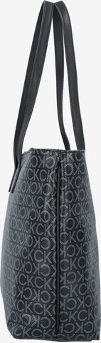 Calvin Klein Shopper in Schwarz