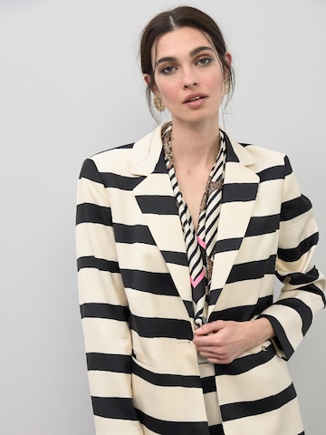 Lola Casademunt Blazer | bela barva