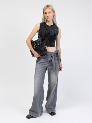 BROKE + SCHÖN Top in Black