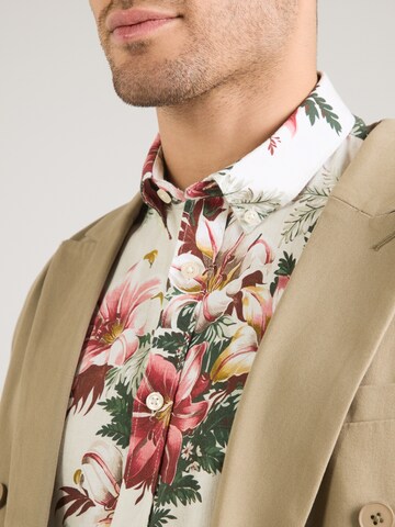 Coupe regular Chemise Lindbergh en blanc