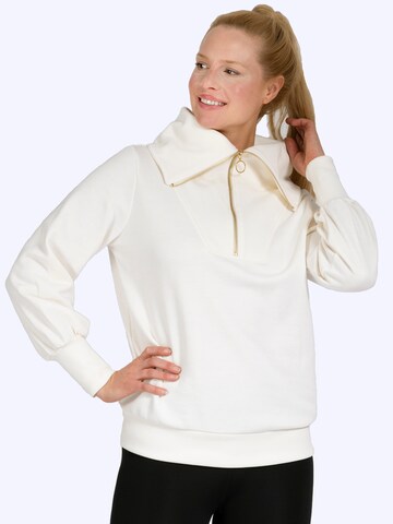 Magadi Sportsweatshirt 'Nora' in Weiß