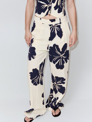 Wide leg Pantaloni con pieghe 'Dotter' di MANGO in bianco: frontale