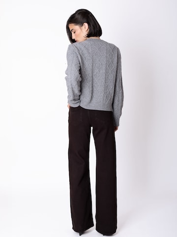 IVKO Woman Strickjacke in Grau