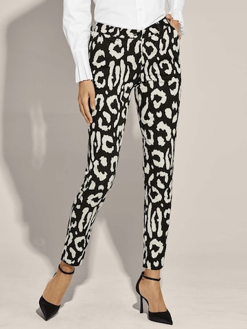MADELEINE Slimfit Broek in Zwart: voorkant