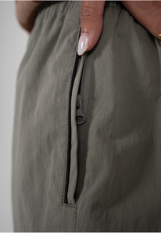 Prohibited Regular Sportshorts 'Racer' in Grün