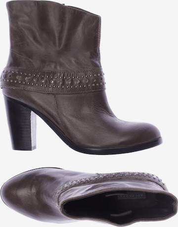 APEPAZZA Dress Boots in 37 in Brown: front