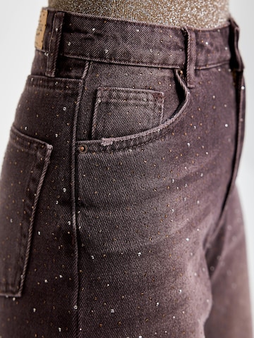 IT'S BASIC Regular Jeans 'RHINESTONE STRAIGHT HIGH RISE JEANS' in Bruin