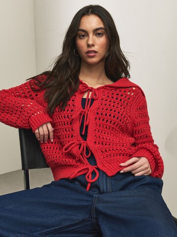 sarkans Next Adīta jaka