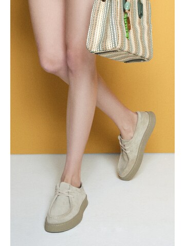 Derimod Schnürschuh in Beige