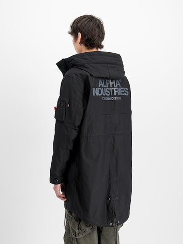 ALPHA INDUSTRIES Демисезонная куртка в Черный