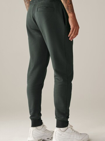 Tapered Pantaloni di Next in verde