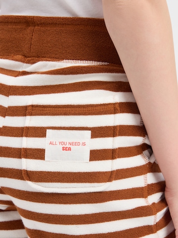 Marie Lund Regular Shorts in Braun