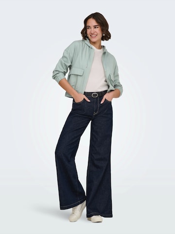 ONLY Демисезонная куртка 'ONLKENZIE' в Зеленый