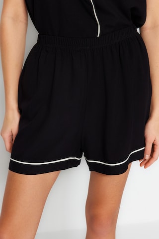 Pantaloni scurți de la Trendyol pe negru