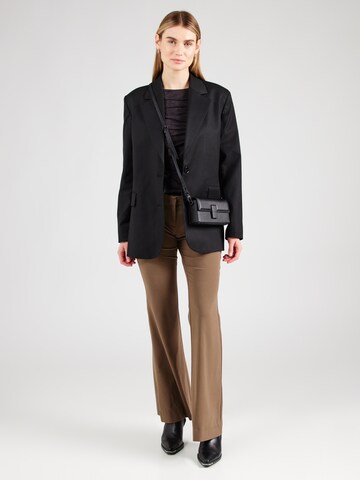 Flared Pantaloni 'Sarabi' di WEEKDAY in verde