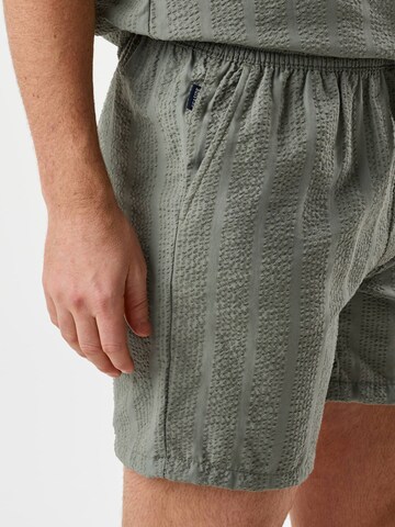 Seaside Regular Trousers in Green