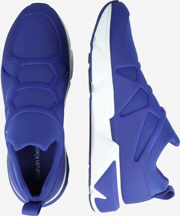 Calvin Klein - Sapatilhas slip-on em azul