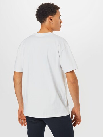 T-Shirt 'Pray' MT Upscale en blanc