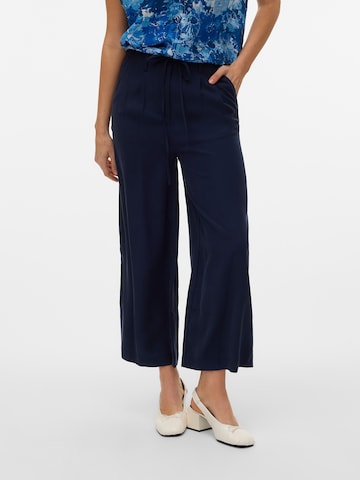VERO MODA Wide leg Pleat-Front Pants 'VMTANYA HW 7/8 WIDE PANTS BOO' in Blue: front