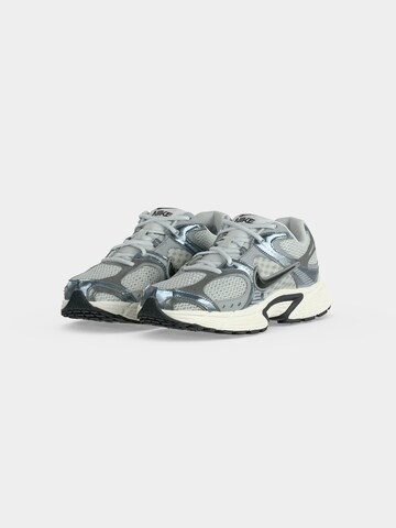 Nike Sportswear Låg sneaker 'V5 RNR' i grå