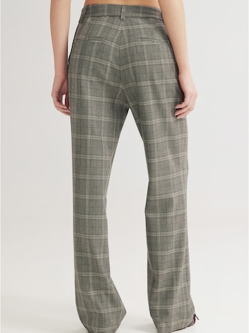 4TAILORS Rozšírený strih Nohavice 'Scottish' - Sivá