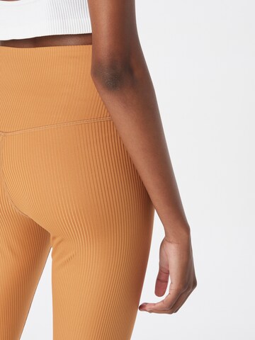 Girlfriend Collective Skinny Sporthose in Beige