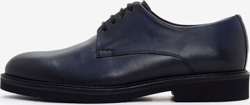 Chaussure à lacets Derimod en bleu : devant