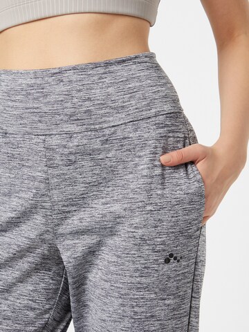 Effilé Pantalon de sport ONLY PLAY en gris