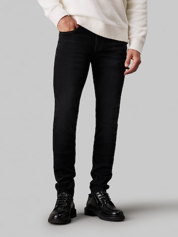 Calvin Klein Jeans Slimfit Jeans in Schwarz: Vorderseite