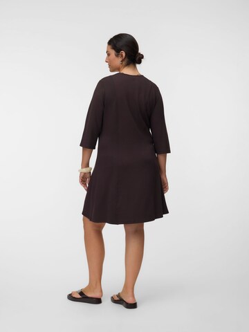 Abito 'VMChali' di Vero Moda Curve in marrone